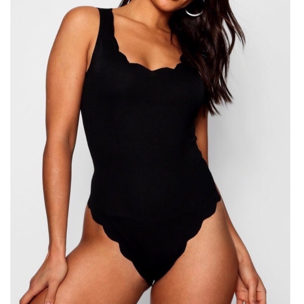 💄2/$25 Scalloped Detailed Bodysuit
